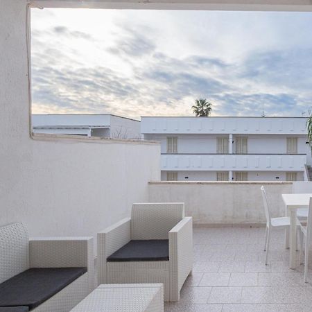 Appartamento A 150 M Dal Mare Climatizzato Con Bellissimo Patio Esterno Torre Pali Dış mekan fotoğraf